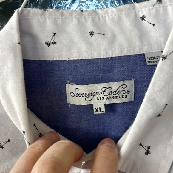 XL Short sleeve button up with palm trees - Picture 3 of 3